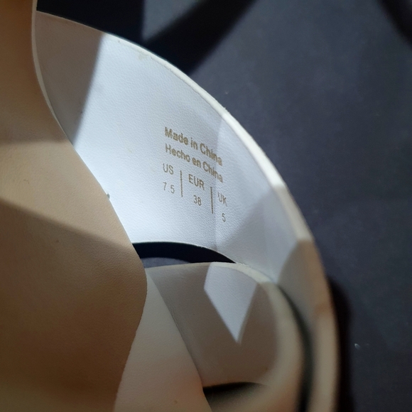 Aldo Like-New White Wedge High Heel Sandal - Picture 9 of 9